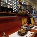 酔 - 店内カウンターの眺め
