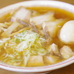 喜多方食堂 - 蔵出ししょうゆラーメン＋味玉、切り落としチャーシュー