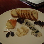 熟成度が抜群のチーズ盛り合わせ