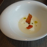 GARB pintino - 冷製 玉葱のブランマンジェ カリフラワーのポタージュでございます
