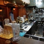 麺屋食堂まさお - 店内は3人掛け長椅子が3客。定員9人です。