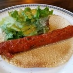 イーマサラ - ビールセットのパパドとシークカバブ。