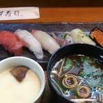 つばさ寿司 - 1000円ランチ。握り8貫、茶碗蒸し、赤だしです。