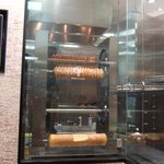 ねんりん家 - 機械で焼いているみたい