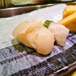 梅丘寿司の美登利総本店 - ホタテ・鯛