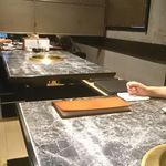 テーブル席は掘りごたつ