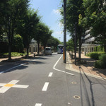 珍々亭 - 大きなマンションにたどり着けばもうすぐです。