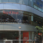 珍々亭 - 改札を出て右方向へ。更にこの建物に沿って右へ。