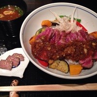 御二九と八さい はちべー - ハラミ丼