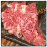 食彩和牛しげ吉 - 幻ハラミ。やはり和牛のハラミは素晴らしいです。国産や外国産にありがちな臭みは皆無で、脂も甘く融点が低い。旨味もしっかりあり、ジューシー。