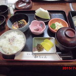とんかつ和ちゃん - お昼のお弁当（ご飯と小鉢）