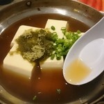 串カツ田中 - 湯豆腐は、とろろ昆布が乗っていました