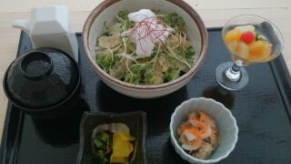 楽しみながら食べれるきびなごわたぼうし丼 By とらよsan レストランbar 聖 レストランバー ヒジリ 宿毛 ダイニングバー 食べログ