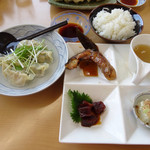 幸福定食880円ご飯大盛100円(水餃子選択)