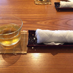 落雁諸江屋 西茶屋菓寮 味和以 - 冷たいほうじ茶