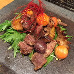 じどりや 穏座 - 鶏のいろんな部位の炒め物。