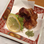 じどりや 穏座 - お馴染みの唐揚げ。