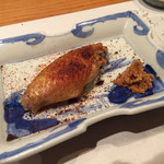 じどりや 穏座 - 雌の手羽先。これまた言うことなし。