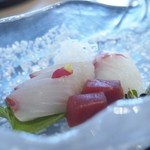 鮨・日本料理 暦 - お刺身
            ごま油と岩塩で食べて、初のお味