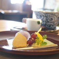 鮨・日本料理 暦 - 暦弁当
                デザートもちっちゃくて品がある(*´ω｀*)