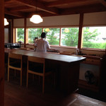 喫茶 ノラネコ - カウンター5席 と珈琲を創る 男の背中(￣^￣)ゞ