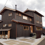 喫茶 ノラネコ - 菩提樹さん の川向こうになります