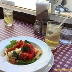 ローマステーション - トマトのサラダと梅スカッシュ