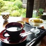 トンカラリー - カレーセットのデザート「珈琲or紅茶・ｱｲｽ・ミニシフォンケーキ」