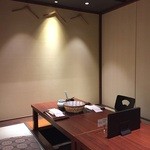 瓢嘻 - 個室は装飾を排し、落ち着いた雰囲気