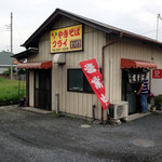 まつざきフライ店 - ココスの裏、駐車場の一角にあるように見えます