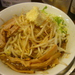 黒ラーメン（野菜カチ、ニンニク）