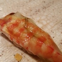 鮨裕葉 - 車海老に昆布のってます。