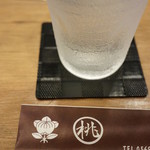 日本料理・ふぐ　桃 - デカいグラスに冷えた水