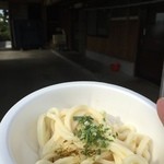 大西麺業 - 玉を購入するのは、こちら側です。