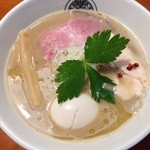 らぁ麺 とうひち - 鶏白湯ラーメン 大盛＋煮卵