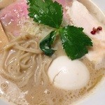 らぁ麺 とうひち - 鶏白湯ラーメン 大盛＋煮卵