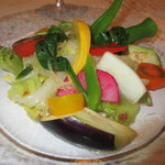 エッサンス - ３　季節野菜の彩どりサラダ