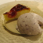 エッサンス - ６　三ッ関の２種（ナポレオン・佐藤錦）さくらんぼの焼タルト・ダークチェリーアイス添え