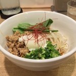 カーザ ルカ - ラー博は俺の社員食堂。  暑いですね☆  こういう時は辛いものを食べて元気にいきましょう！  ペペロソチーノ和え麺＋温玉！  辛さはMAXの3辛。