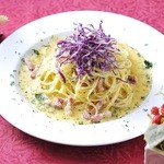 Roman-style carbonara with crunchy cabbage