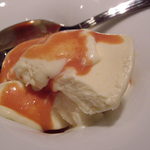 しろ - マスカルポーネのアイス温かいオレンジソース