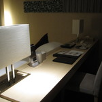 鳥羽国際ホテル - ベットの裏のカウンター