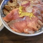 磯丸水産 - ランチ 炙り三色丼？