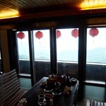 九戸茶語 - 宮崎駿監督親子が座ってアイデアを練ったというお席（ガイド説）