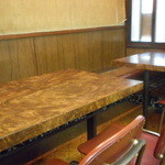 松迺屋 - 入口近くのテーブル席