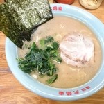 六角家 - 2015年4月　中チャーシュー　950円のラーメン部分