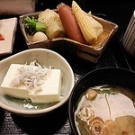 花いかだ - ロールキャベツ、ウィンナーと野菜の煮物、しらす冷奴、お味噌汁