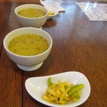 あちゃーる - ダール(豆のスープカレー)と今日のあちゃーる(大根とキュウリ)