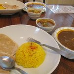 あちゃーる - マトンカレーと本日のカレー、ライスとチャパティ