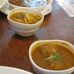 あちゃーる - 本日のカレー　アルタマ(めんまとジャガイモ)、？？(鶏団子)